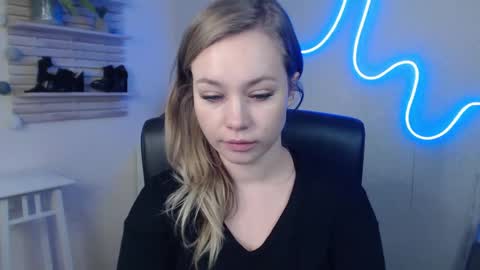 Snapshot of holly_bb95 chatting on 01-02-25, 10:16 Holly online show from 01-02-25, 10:16