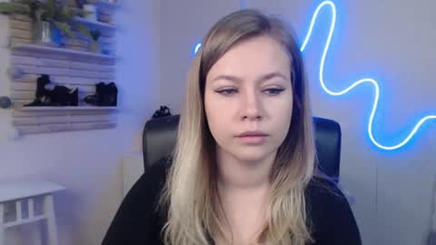 Snapshot of holly_bb95 chatting on 01-03-25, 06:44 Holly online show from 01-03-25, 06:44