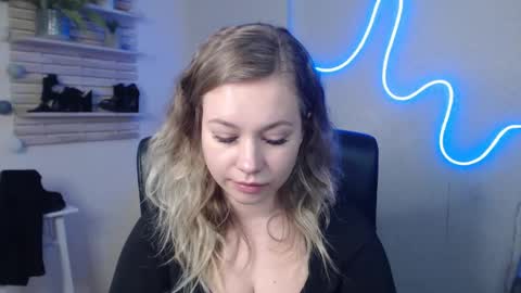 Snapshot of holly_bb95 chatting on 01-07-25, 07:31 Holly online show from 01-07-25, 07:31