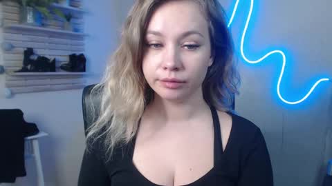 Snapshot of holly_bb95 chatting on 01-07-25, 10:32 Holly online show from 01-07-25, 10:32