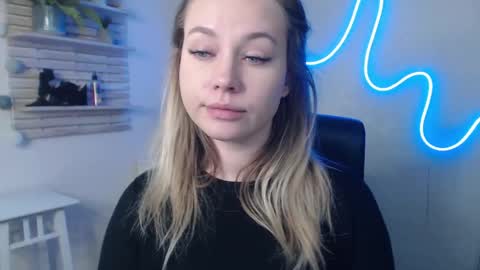 Snapshot of holly_bb95 chatting on 01-09-25, 09:37 Holly online show from 01-09-25, 09:37