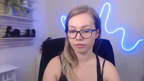 Snapshot of holly_bb95 chatting on 01-22-25, 06:31 Holly online show from 01-22-25, 06:31