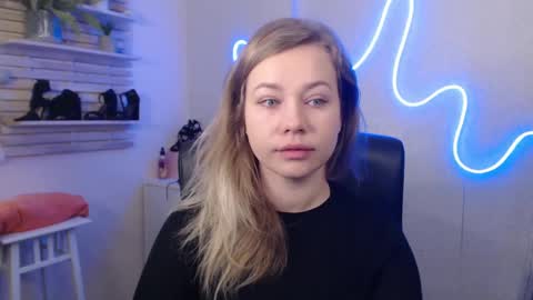 Snapshot of holly_bb95 chatting on 01-28-25, 04:50 Holly online show from 01-28-25, 04:50