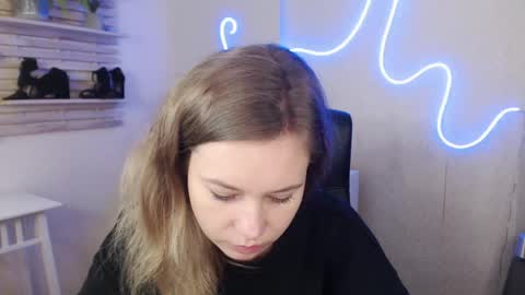 Snapshot of holly_bb95 chatting on 01-30-25, 08:43 Holly online show from 01-30-25, 08:43