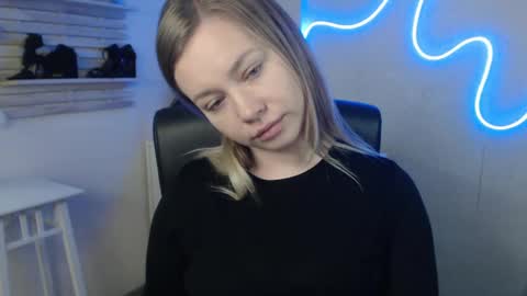 Snapshot of holly_bb95 chatting on 02-10-25, 04:52 Holly online show from 02-10-25, 04:52