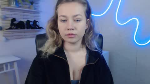 Snapshot of holly_bb95 chatting on 02-13-25, 02:12 Holly online show from 02-13-25, 02:12