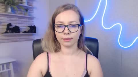 Snapshot of holly_bb95 chatting on 03-07-25, 04:24 Holly online show from 03-07-25, 04:24