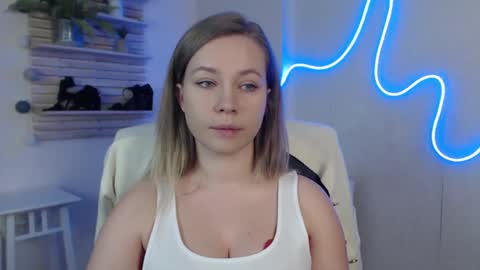 Snapshot of holly_bb95 chatting on 03-12-25, 12:20 Holly online show from 03-12-25, 12:20