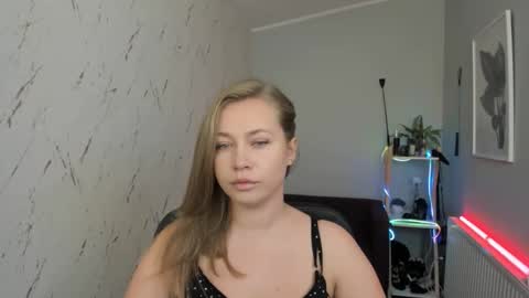 Snapshot of holly_bb95 chatting on 09-11-25, 04:29 Holly online show from 09-11-25, 04:29