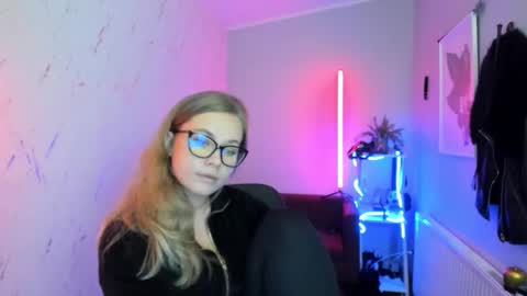 Holly online show from 11-12-25, 07:13