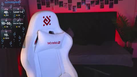 Snapshot of holly_berryy_ chatting on 09-16-25, 02:12 holly_berryy_ online show from 09-16-25, 02:12