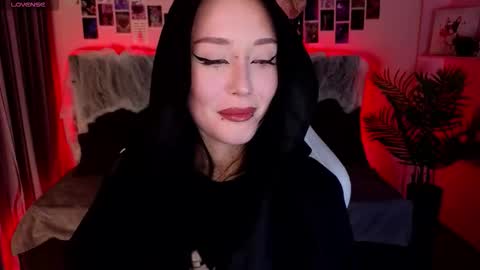 Snapshot of holly_berryy_ chatting on 10-29-25, 02:14 holly_berryy_ online show from 10-29-25, 02:14