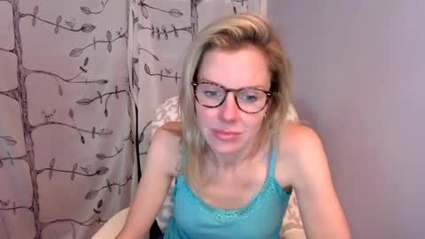 holly_bourbon online show from 06-12-26, 09:14