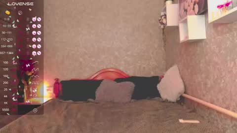 Snapshot of holly_molly8 chatting on 12-08-24, 05:33 holly_molly8 online show from 12-08-24, 05:33