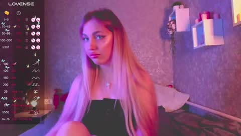 Snapshot of holly_molly8 chatting on 01-12-25, 03:46 holly_molly8 online show from 01-12-25, 03:46