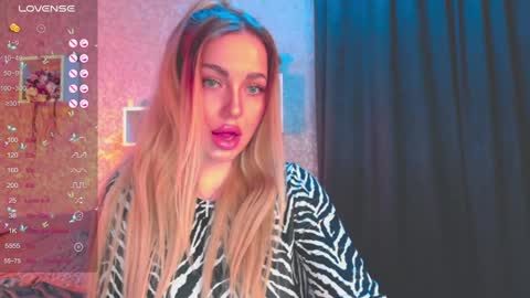 Snapshot of holly_molly8 chatting on 01-17-25, 04:26 holly_molly8 online show from 01-17-25, 04:26