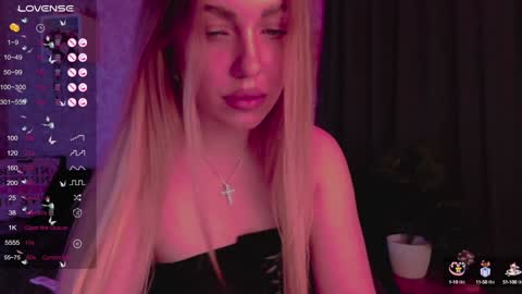 Snapshot of holly_molly8 chatting on 01-28-25, 07:00 holly_molly8 online show from 01-28-25, 07:00