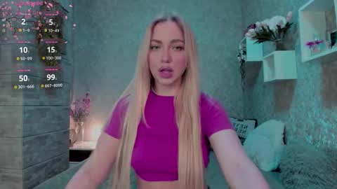 Snapshot of holly_molly8 chatting on 10-30-25, 07:25 holly_molly8 online show from 10-30-25, 07:25