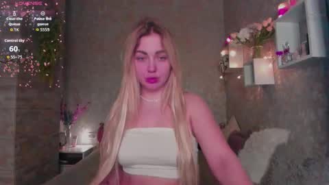 holly_molly8 online show from 01-12-26, 04:12