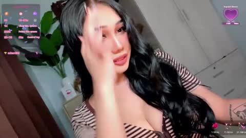 Snapshot of holly_preciousxx chatting on 05-24-26, 09:20 Hi Im Precious online show from 05-24-26, 09:20