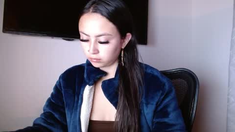 Holly online show from 05-08-26, 03:01