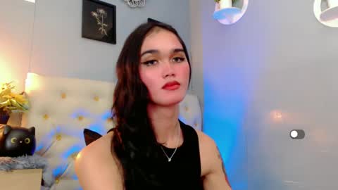 Snapshot of holly_sunshine69 chatting on 12-20-24, 01:25 Apple online show from 12-20-24, 01:25