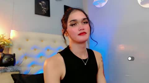 Snapshot of holly_sunshine69 chatting on 12-20-24, 04:31 Apple online show from 12-20-24, 04:31