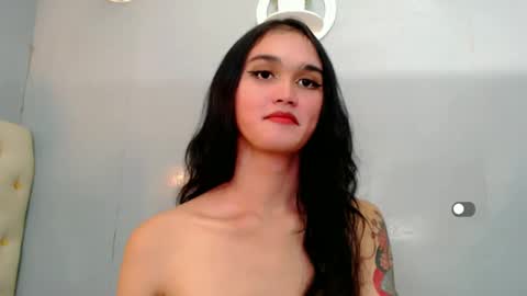 Snapshot of holly_sunshine69 chatting on 12-29-24, 12:23 Apple online show from 12-29-24, 12:23