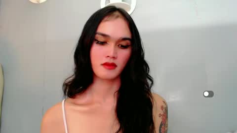 Snapshot of holly_sunshine69 chatting on 12-31-24, 10:26 Apple online show from 12-31-24, 10:26