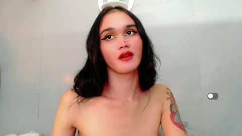 Snapshot of holly_sunshine69 chatting on 01-09-25, 01:24 Apple online show from 01-09-25, 01:24