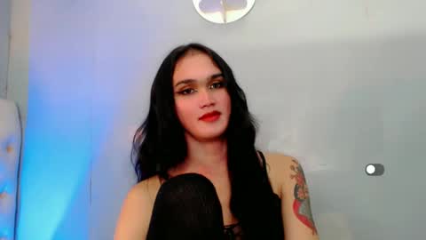 Snapshot of holly_sunshine69 chatting on 01-13-25, 12:35 Apple online show from 01-13-25, 12:35