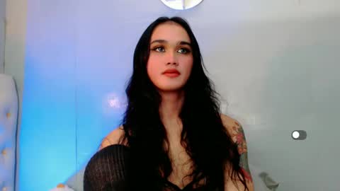 Snapshot of holly_sunshine69 chatting on 01-31-25, 08:22 Apple online show from 01-31-25, 08:22