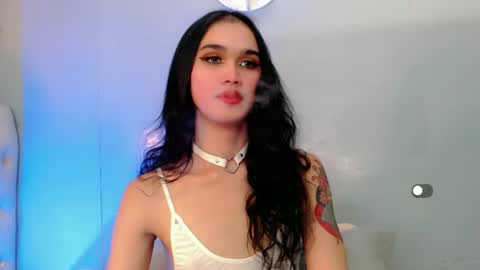 Snapshot of holly_sunshine69 chatting on 02-01-25, 08:29 Apple online show from 02-01-25, 08:29