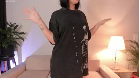 Snapshot of holly_velvett chatting on 03-15-26, 03:45 holly online show from 03-15-26, 03:45