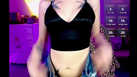 Snapshot of hollydiamond_ chatting on 12-16-24, 12:16 Holly online show from 12-16-24, 12:16