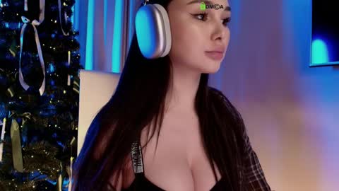 Snapshot of hollyextra chatting on 01-10-25, 05:13 hollyextra online show from 01-10-25, 05:13