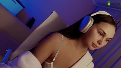 Snapshot of hollyextra chatting on 02-20-25, 05:18 hollyextra online show from 02-20-25, 05:18