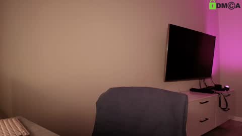 Snapshot of hollyextra chatting on 11-20-25, 11:37 hollyextra online show from 11-20-25, 11:37