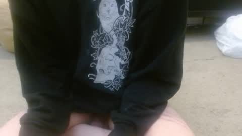 Holly Hawkes online show from 10-16-25, 01:39