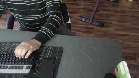 Snapshot of hollymollysucker chatting on 02-12-25, 01:59 hollymollysucker online show from 02-12-25, 01:59