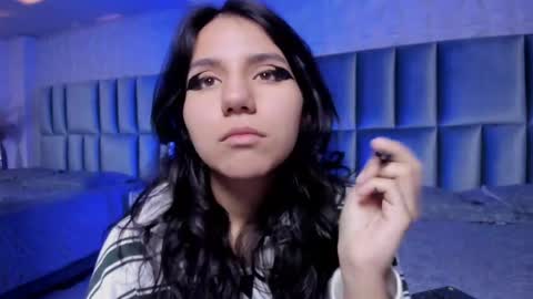 hollypeach_ online show from 03-08-26, 06:01