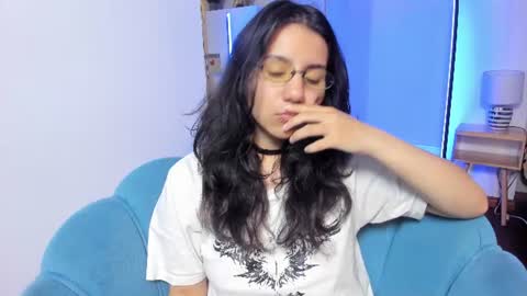 hollypeach_ online show from 07-12-26, 05:15