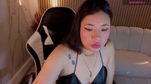 Holly  online show from 11-05-25, 01:22