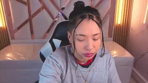 Holly  online show from 11-11-25, 12:49