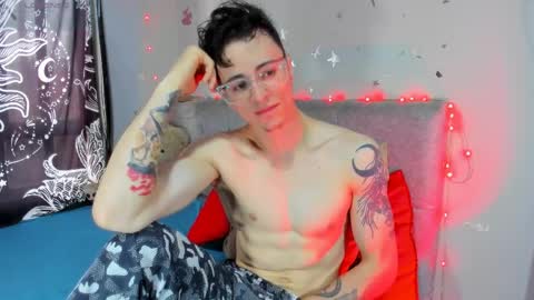 Snapshot of hollypurple chatting on 03-30-26, 09:05 Hades and Persefone online show from 03-30-26, 09:05