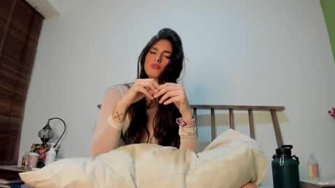 Snapshot of hollyshit_ chatting on 01-17-25, 01:36 hollyshit_ online show from 01-17-25, 01:36