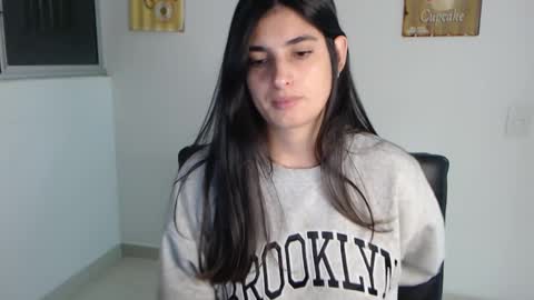 Snapshot of hollyshit_ chatting on 02-14-25, 12:09 hollyshit_ online show from 02-14-25, 12:09