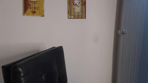 Snapshot of hollyshit_ chatting on 02-27-25, 12:54 hollyshit_ online show from 02-27-25, 12:54