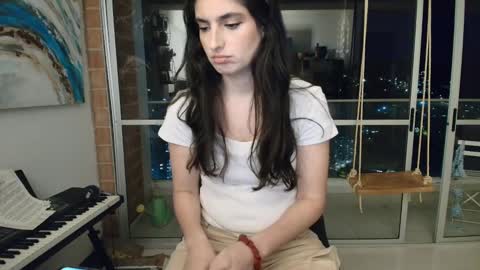 Snapshot of hollyshit_ chatting on 10-01-25, 12:05 hollyshit_ online show from 10-01-25, 12:05