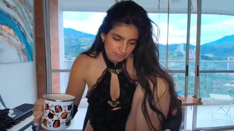 Snapshot of hollyshit_ chatting on 10-05-25, 10:40 hollyshit_ online show from 10-05-25, 10:40